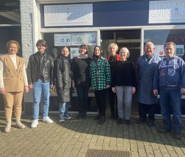 PvdA in gesprek met Stichting kledingbank UnieK